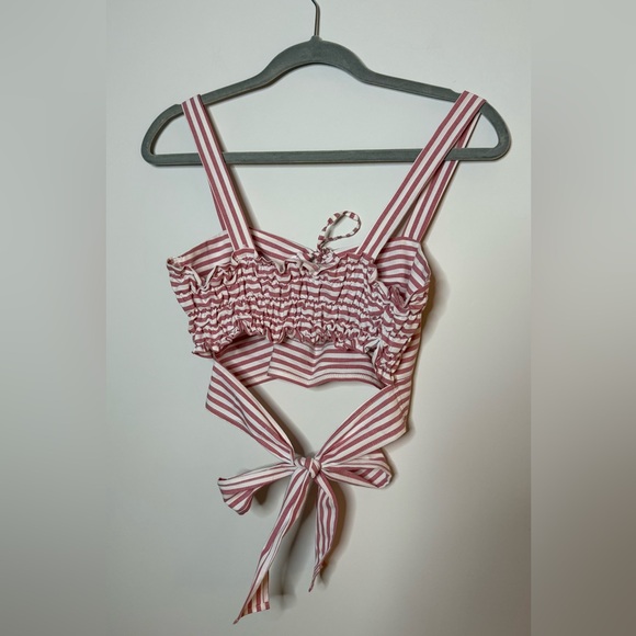 Modern Sunday Keyhole Tank - Picture 7 of 8